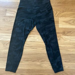 Lululemon Super high rise align leggings.